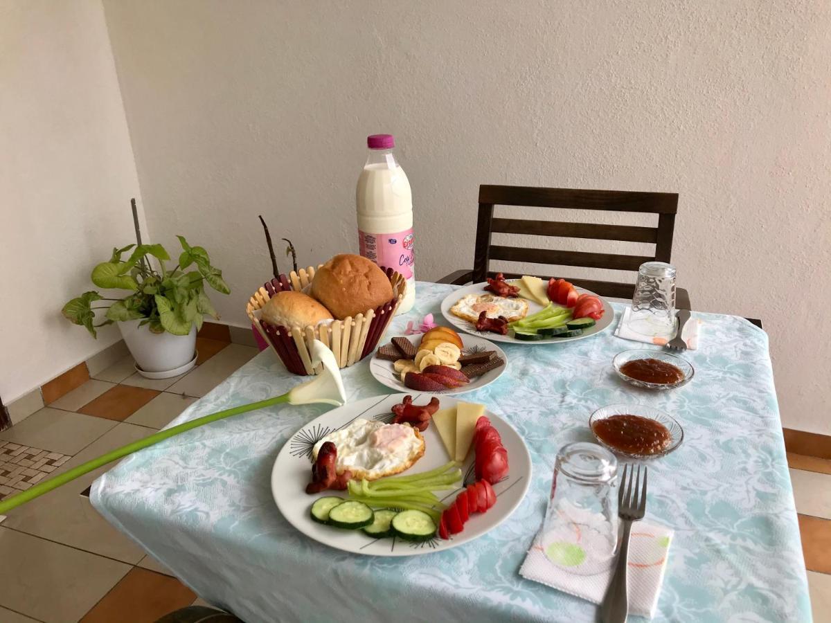 Vila Arlind Hotel Vlorë Екстериор снимка