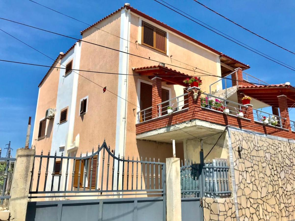Vila Arlind Hotel Vlorë Екстериор снимка