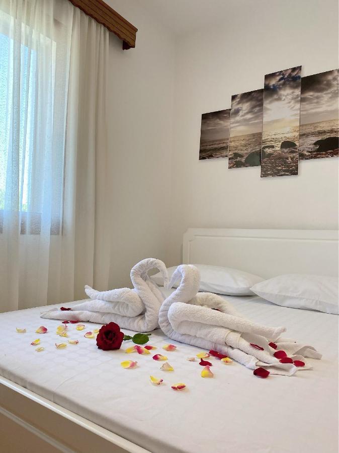 Vila Arlind Hotel Vlorë Екстериор снимка