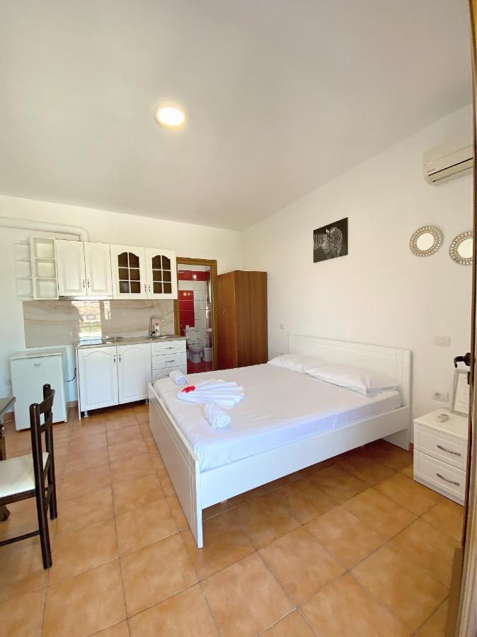 Vila Arlind Hotel Vlorë Екстериор снимка