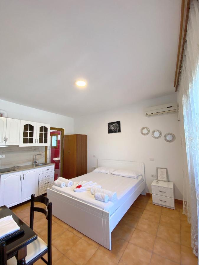 Vila Arlind Hotel Vlorë Екстериор снимка