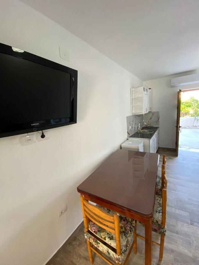 Vila Arlind Hotel Vlorë Екстериор снимка