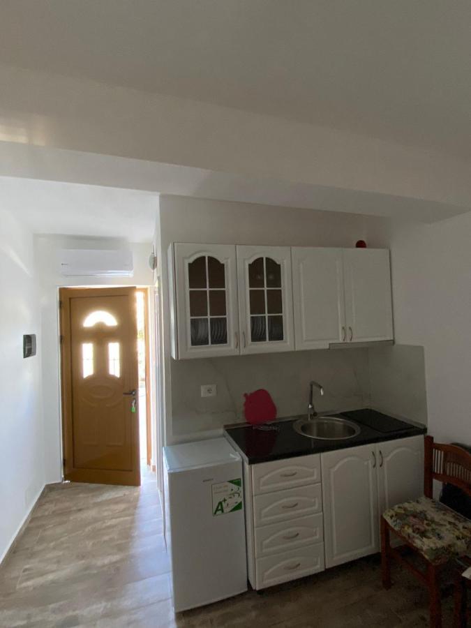 Vila Arlind Hotel Vlorë Екстериор снимка