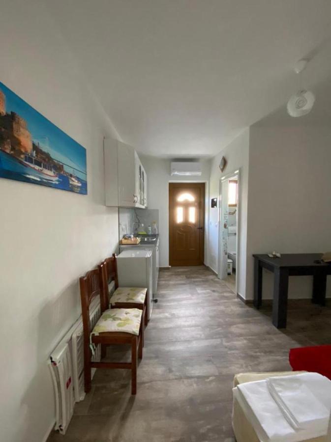 Vila Arlind Hotel Vlorë Екстериор снимка